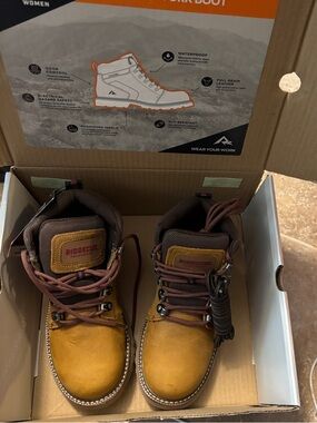 Women’s RIDGECUT
Tough Wear 6” Work Boots 

New w/Tags

Sz. 6 1/2

$45